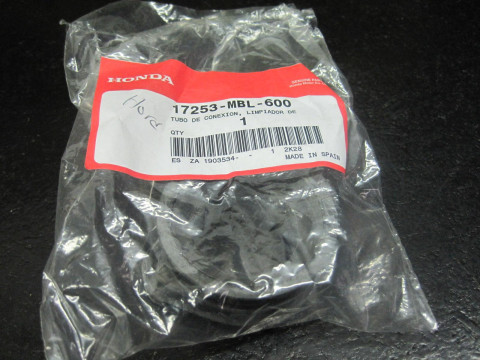 Соеденительный патрубок карбюратора Honda 17253-MBL-600