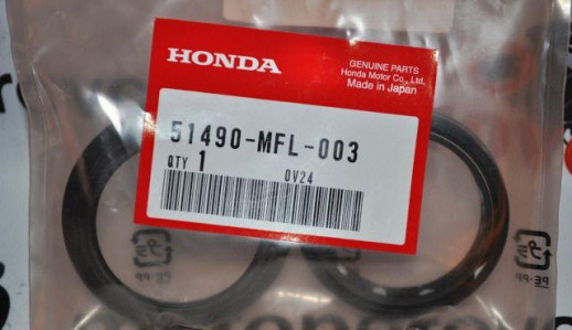 Комплект сальників та пильників вилки Honda 51490-MFL-003