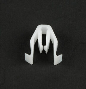 Фиксатор пластика Suzuki 09409-08326