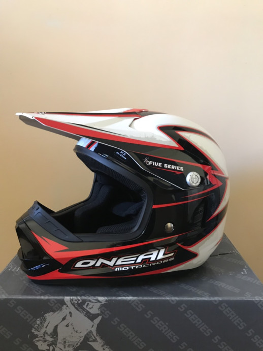 Шолом крос O'Neal 5 Series friction чорний/червоний/білий. Розмір XS.