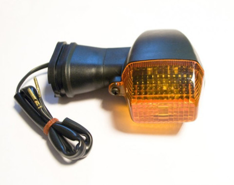 Указатель поворота правый / левый передний KAWASAKI ZXR400 '91-'99, KLE500 '91-'03, ZX6R '95-'97, ZX9'94-97, ZX7R'96-03, ZR7S JR KK041