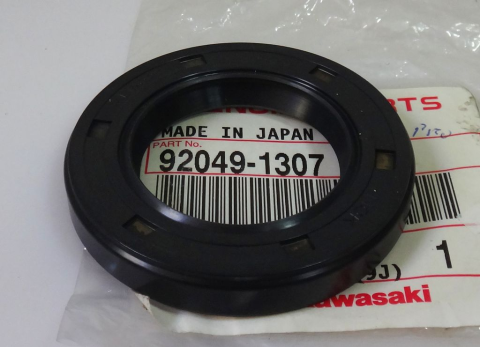 Сальник вторичного вала Kawasaki 92049-1307