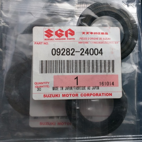 Сальник оси заднего колеса Suzuki 09282-24004 24X40x7