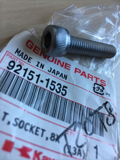 Болт крепления двигателя Kawasaki 92151-1535